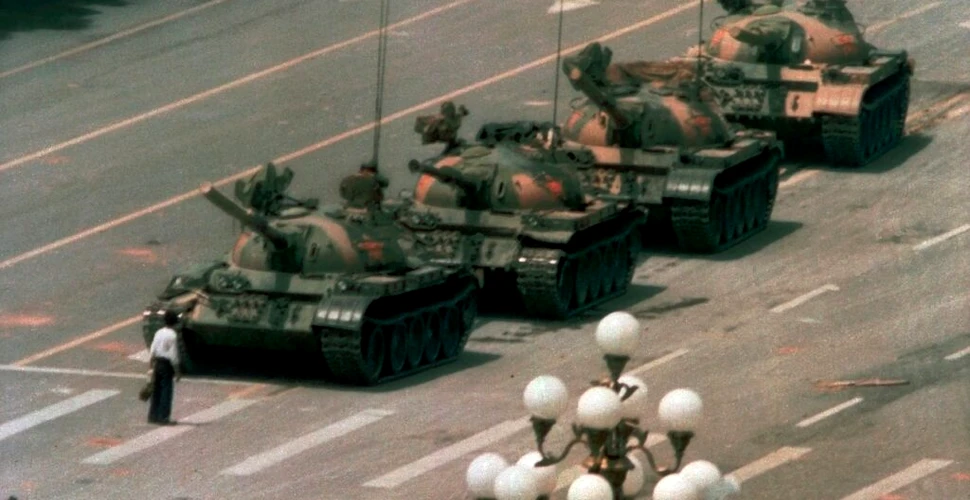 Omul Tanc, eroul necunoscut din Piața Tiananmen. „Mergeți înapoi! Întorceți-vă! Nu-mi mai ucideți oamenii!”