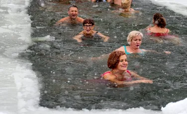Înotul în apă rece poate reduce grăsimea corporală şi riscul de diabet