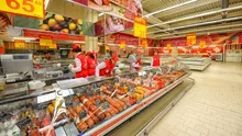 De ce România importă masiv alimentele de bază consumate zilnic?
