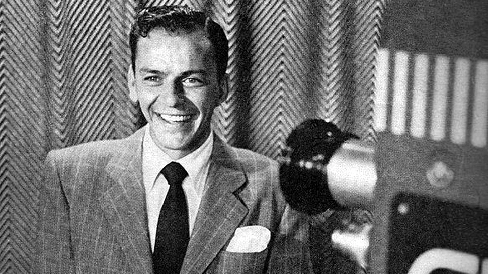 Pe Frank Sinatra îl doreau femeile, bărbaţii şi FBI-ul. Legăturile lui cu mafia şi alte secrete