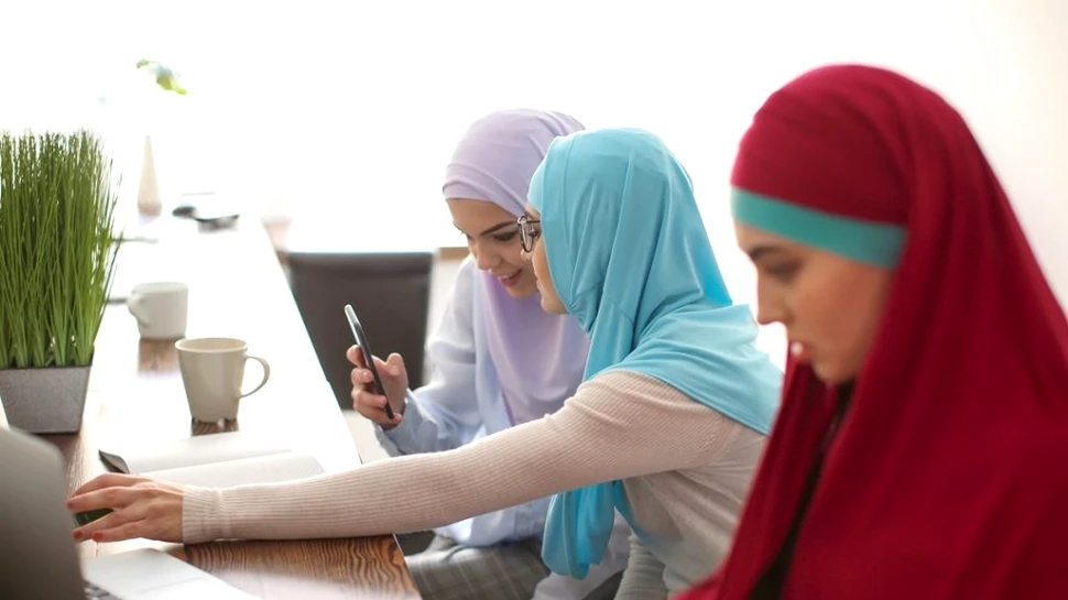 Ce condiții trebuie să îndeplinească femeile din Afganistan ca să studieze în universități