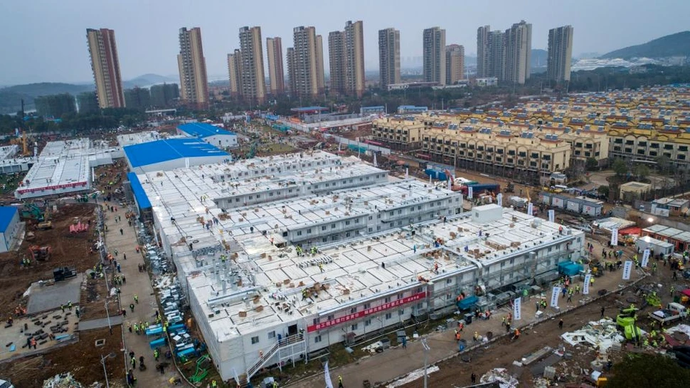 Cum arată spitalul din China construit în 10 zile, unde deja au ajuns primii pacienţi infectaţi cu coronavirus – VIDEO
