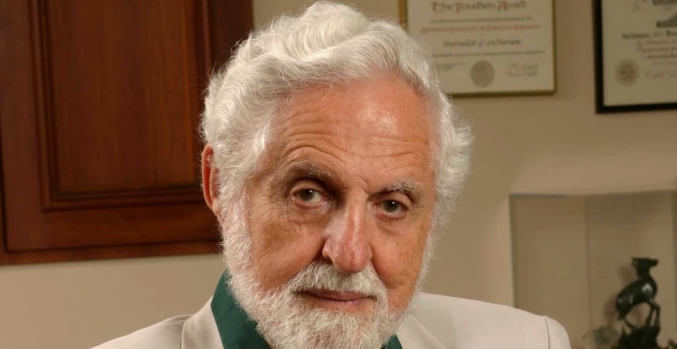 Chimistul Carl Djerassi, unul dintre creatorii pilulei contraceptive, a murit la 91 de ani