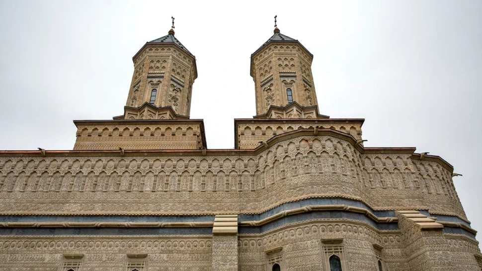 Arhitectul francez care a „nenorocit” prin „restaurare” Biserica „Sfinții Trei Ierarhi” din Iași, Biserica Mănăstirii Curtea de Argeș și Biserica „Sfântul Dumitru” din Craiova