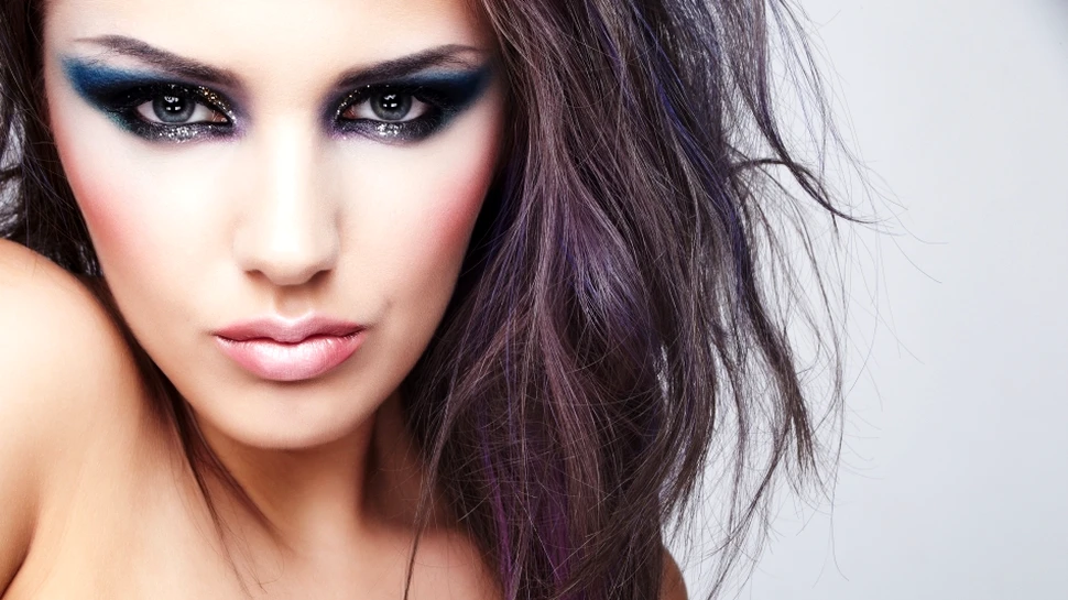 Opt din zece femei îşi editează pozele de vacanţă înainte de a le publica pe reţelele de socializare