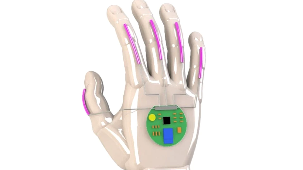 Mănușa care traduce limbajul semnelor în vorbire