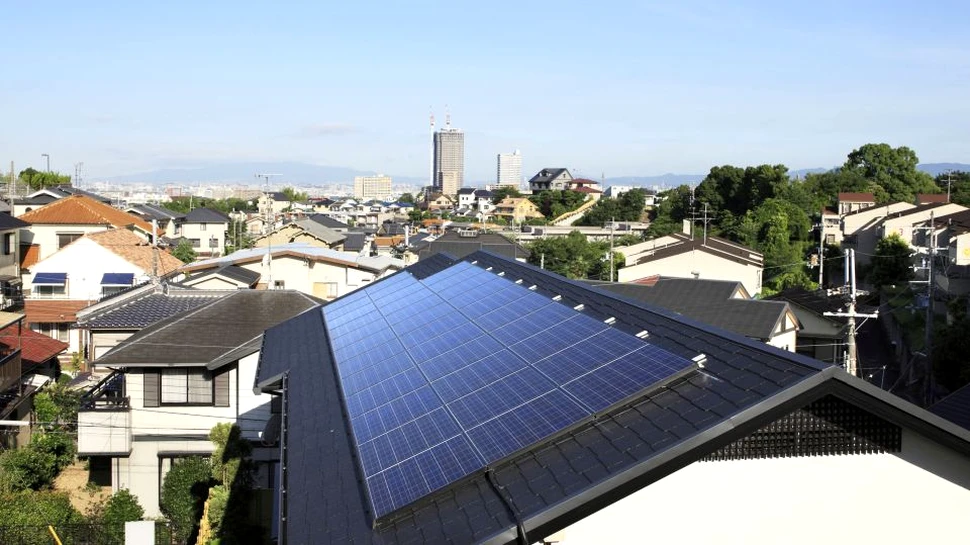 Tesla poate produce în masă panouri solare pentru acoperişuri