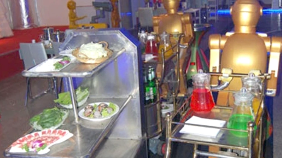 Robotii ospatari fac furori in China