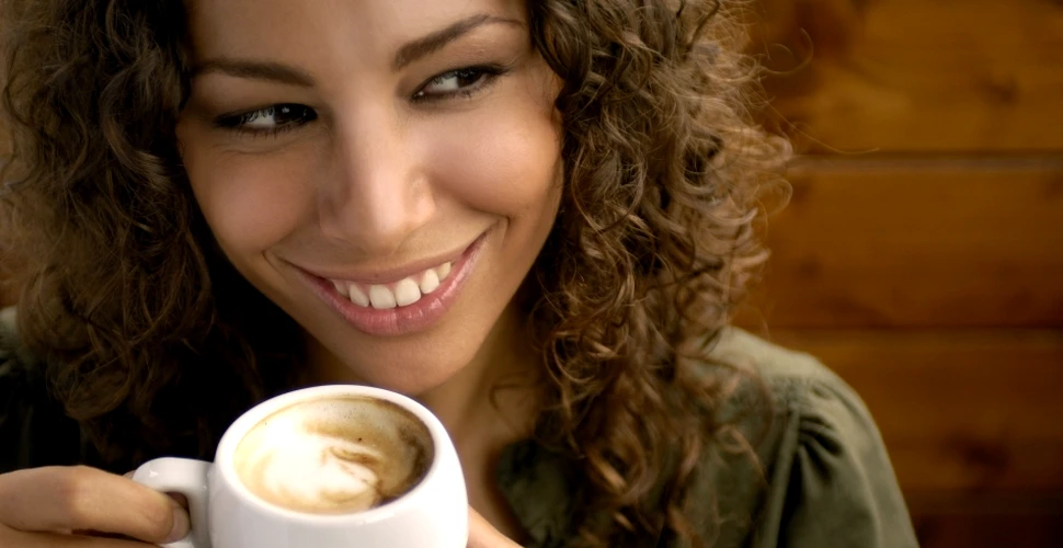 Cum te poate proteja o ceaşcă de cafea de cariile dentare? Ce au descoperit cercetătorii