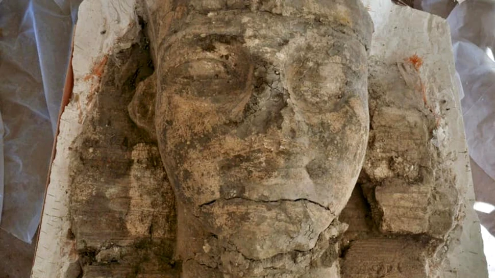 Statui colosale, asemănătoare unor sfincși, descoperite într-un templu egiptean antic