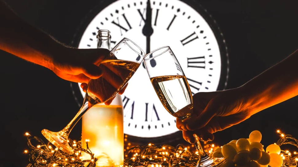 Superstiții ciudate de Revelion: de ce să porți haine cu buline în noaptea dintre ani?