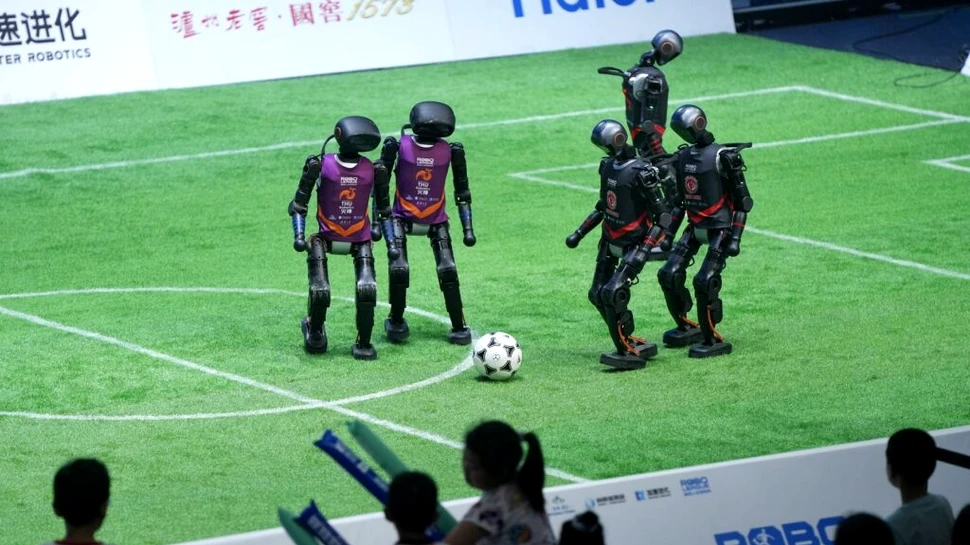 Pentru prima dată, roboți complet autonomi au concurat în meciuri de fotbal