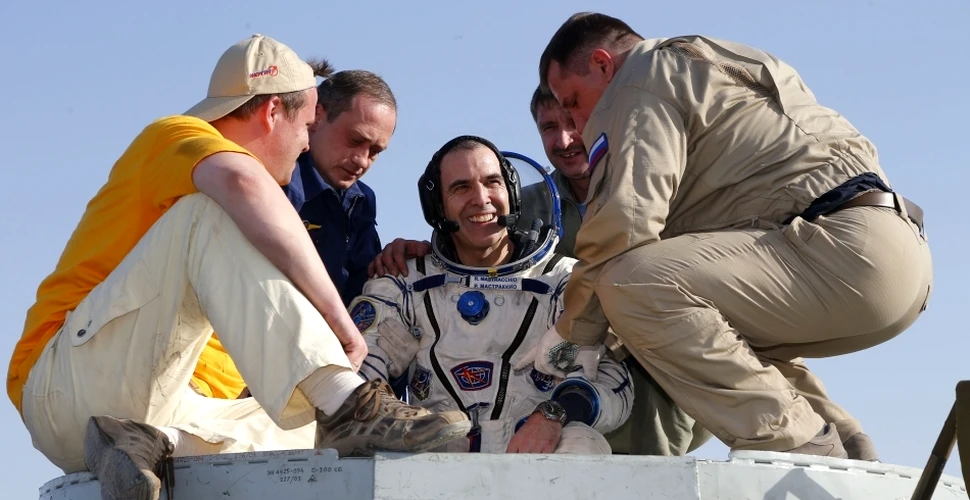 Trei astronauţi au revenit cu bine pe Terra după o misiune de şase luni în spaţiu