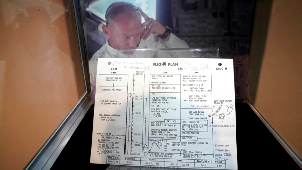 Buzz Aldrin scoate la licitație piese rare din istoria spațială a SUA