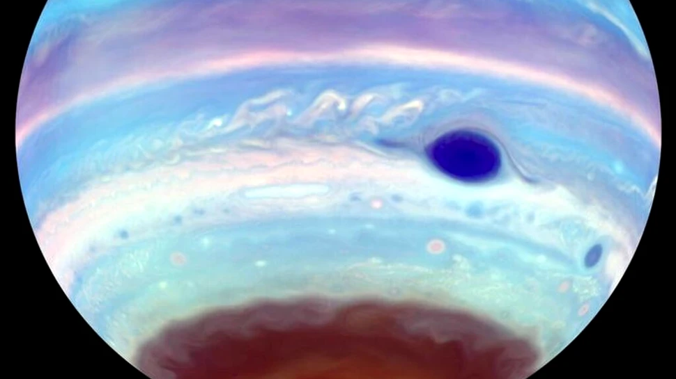 Astronomii au descoperit un fenomen care apare și dispare la polii planetei Jupiter