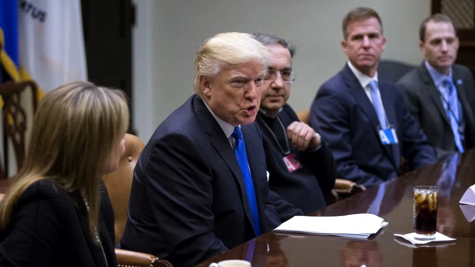 Cartea celebră „1984” în care autorul descrie un regim totalitar redevine bestseller odată cu învestirea lui Donald Trump