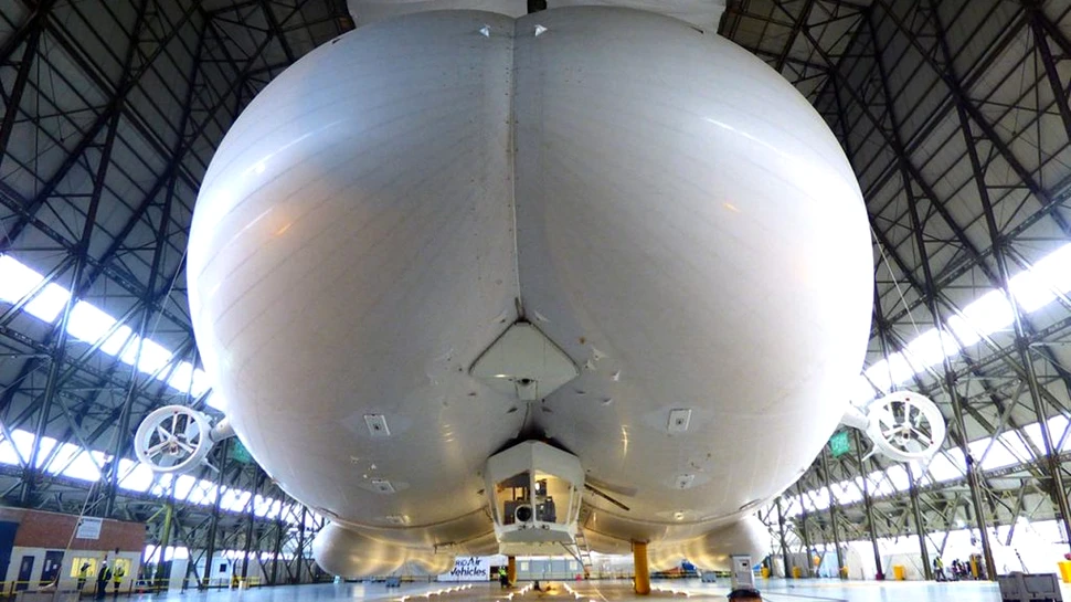 Cea mai mare aeronavă din lume stârnește amuzament. Din unghiul potrivit, seamănă cu un „posterior” gigantic