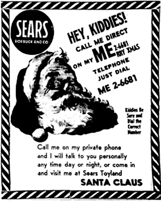 „Santa Tracker” a început în 1955, după ce un magazin Sears a tipărit greșit un număr de telefon, iar copiii care credeau că îl sună pe Moș Crăciun sunau, de fapt, la NORAD. 
