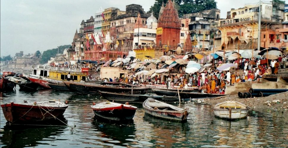 Două râuri sacre din India au fost declarate ,,entităţi vii” şi au aceleaşi drepturi precum oamenii.  Practicile morbide care se petrec pe ele în numele credinţei