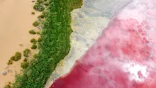 De ce apa unui lac dintr-un deșert din China a devenit brusc roz?