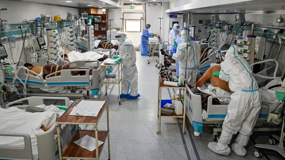 Mesajul înfiorător al unui medic român: Dacă vedeți negru în fața ochilor, e culoarea sacilor
