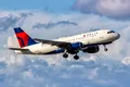 Cum a reușit un pasager să urce fără bilet într-un avion pe un aeroport din SUA?