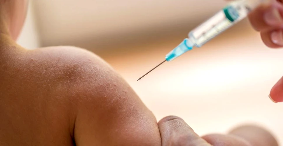 Decizia Ministerului Sănătăţii împotriva celor care au distribuit pliante împotriva vaccinării cu sigla ministerului
