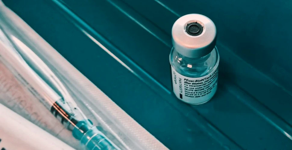 O studentă din Italia, injectată cu șase doze de vaccin Pfizer