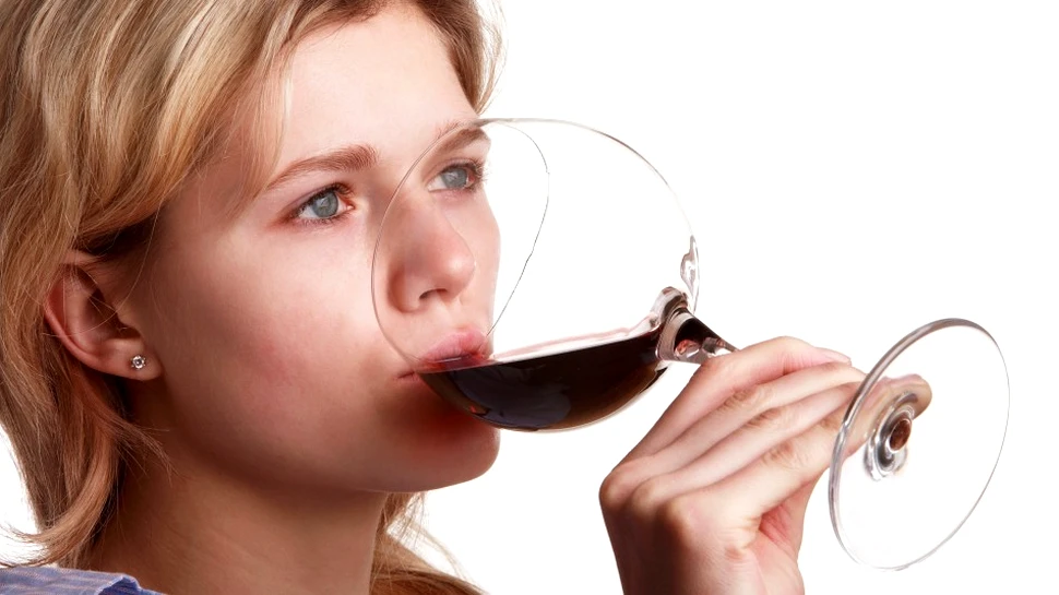 Exerciţiile fizice şi consumul moderat de alcool pot preveni pierderea vederii. Ce au aflat cercetătorii