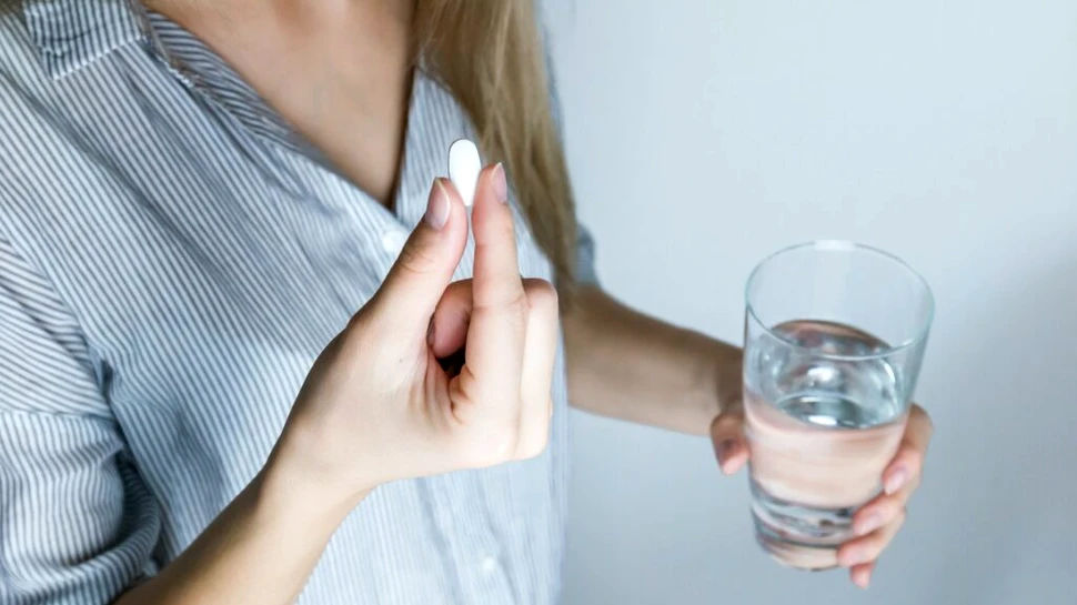 Poziția corpului afectează absorbția medicamentelor orale în stomac