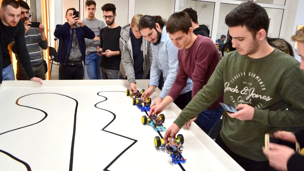 Curse cu roboţi în loc de examen, la Iaşi