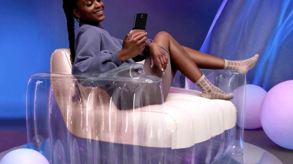 Motorola a lansat fotoliul gonflabil care se asortează cu noul model de telefon Razr