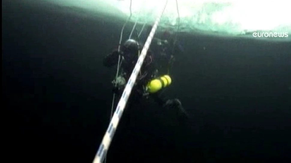 Scufundare record: la -45 de grade Celsius, exploratorii ruşi au pornit în explorarea „Loch Ness-ului rusesc” (VIDEO)