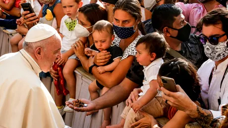15 fapte mai puțin cunoscute despre Papa Francisc. A fost bodyguard, ar fi botezat extratereștrii, se deghiza și ieșea noaptea pe străzi