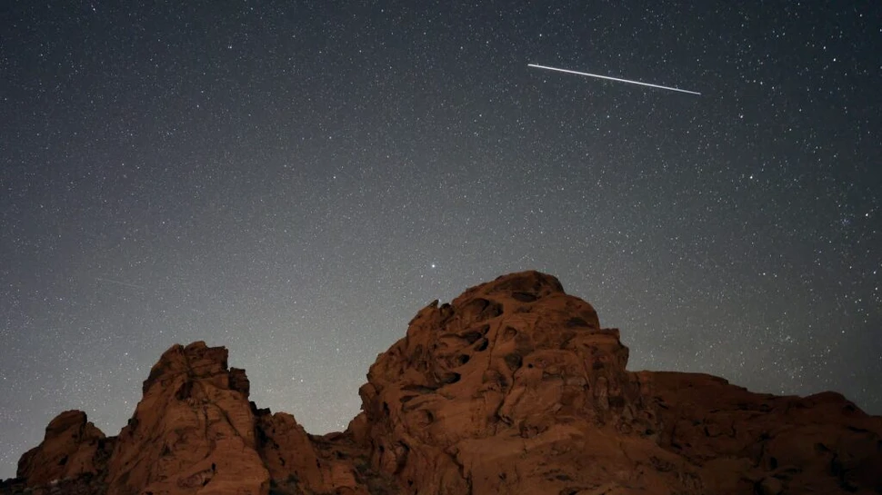 Mai multe lumini misterioase au fost văzute pe cerul Californiei