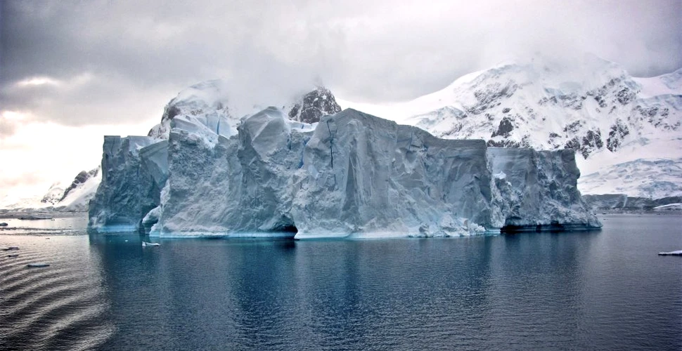 Monitorizările din satelit pe mai multe decenii au scos la iveală reducerea alarmantă a calotei glaciare din Antarctica