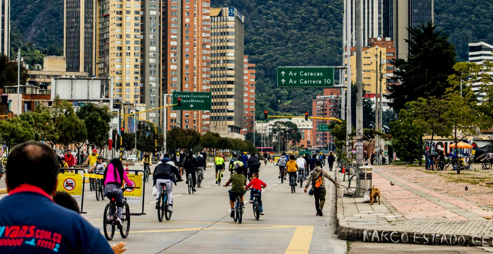 De ce Bogotá închide drumurile pentru mașini și lasă loc bicicletelor