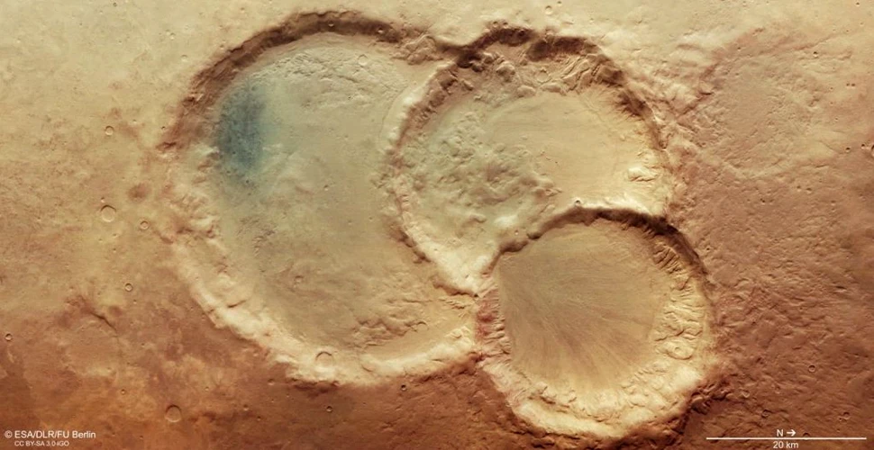 Imagini incredibile dezvăluie un misterios crater triplu format pe planeta Marte