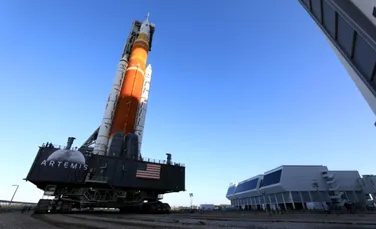 Noua rachetă lunară de la NASA este atât de mare încât poate fi văzută din spațiu