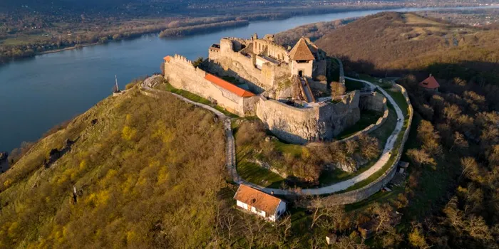 O veche comoară, descoperită la o cetate de pe malul Dunării