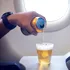 Un avion plin cu turiști britanici a rămas fără alcool într-un timp record