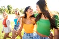 De ce ne simțim obosiți după interacțiuni sociale, chiar și plăcute