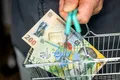 Câți dintre români au reușit să pună bani deoparte?