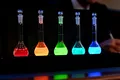 Premiul Nobel pentru Chimie 2023, acordat pentru descoperirea punctelor cuantice din luminile LED