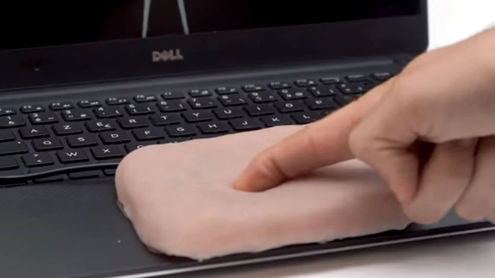 Piele artificială ce reacţionează la gâdilat şi mângâiat, folosită pentru telefoanele mobile