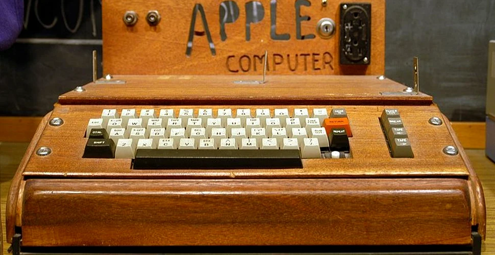 Povestea din spatele primului computer Apple-1. Dispozitivul a fost creat manual de către Steve Wozniak şi vândut cu 666 de dolari