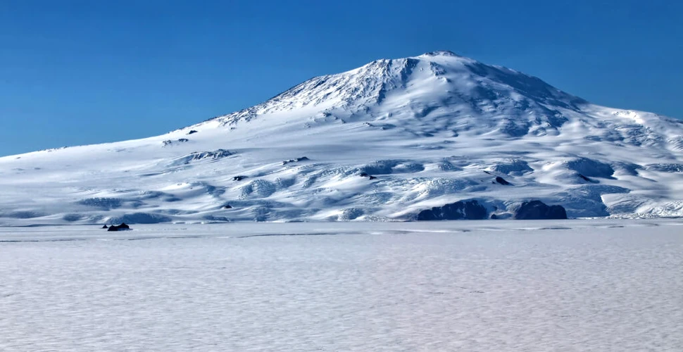 Un vulcan din Antarctica a declanșat 85.000 de cutremure