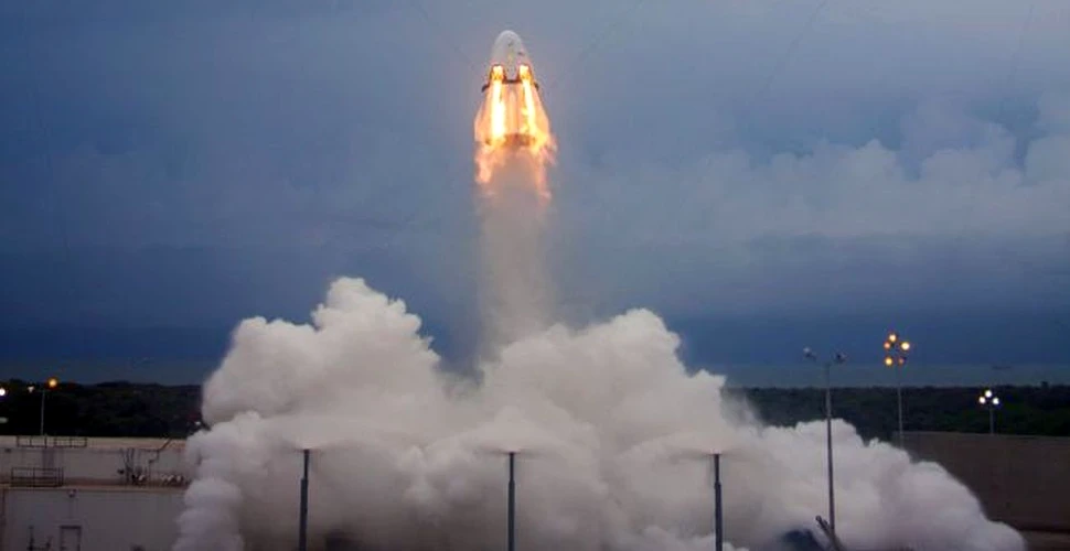 Probleme pentru SpaceX în timpul testării capsulei Crew Dragon care trebuie să ducă în vară astronauţi în spaţiu