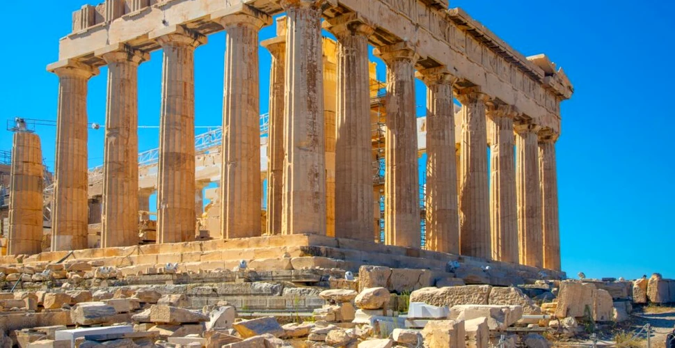 Arheologii au descoperit o gravură care sugerează că un alt mare templu a existat unde se află astăzi Partenonul