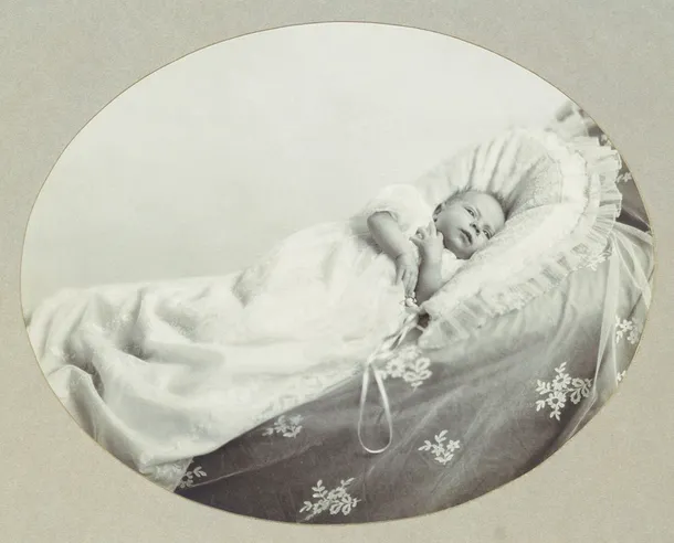 Regina Elisabeth II în copilarie